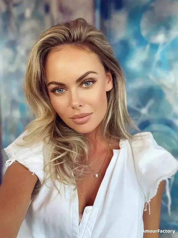 Halyna Profile image 2