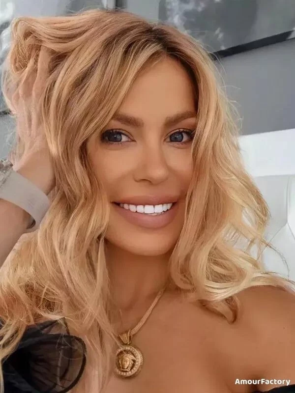 Elizabeth Profile image 2