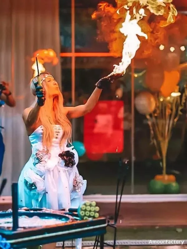 Elizabeth Profile image 3